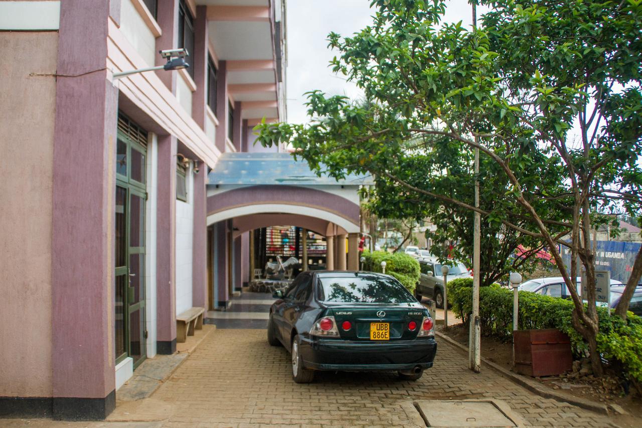 Pelikan Hotel Mbarara ภายนอก รูปภาพ