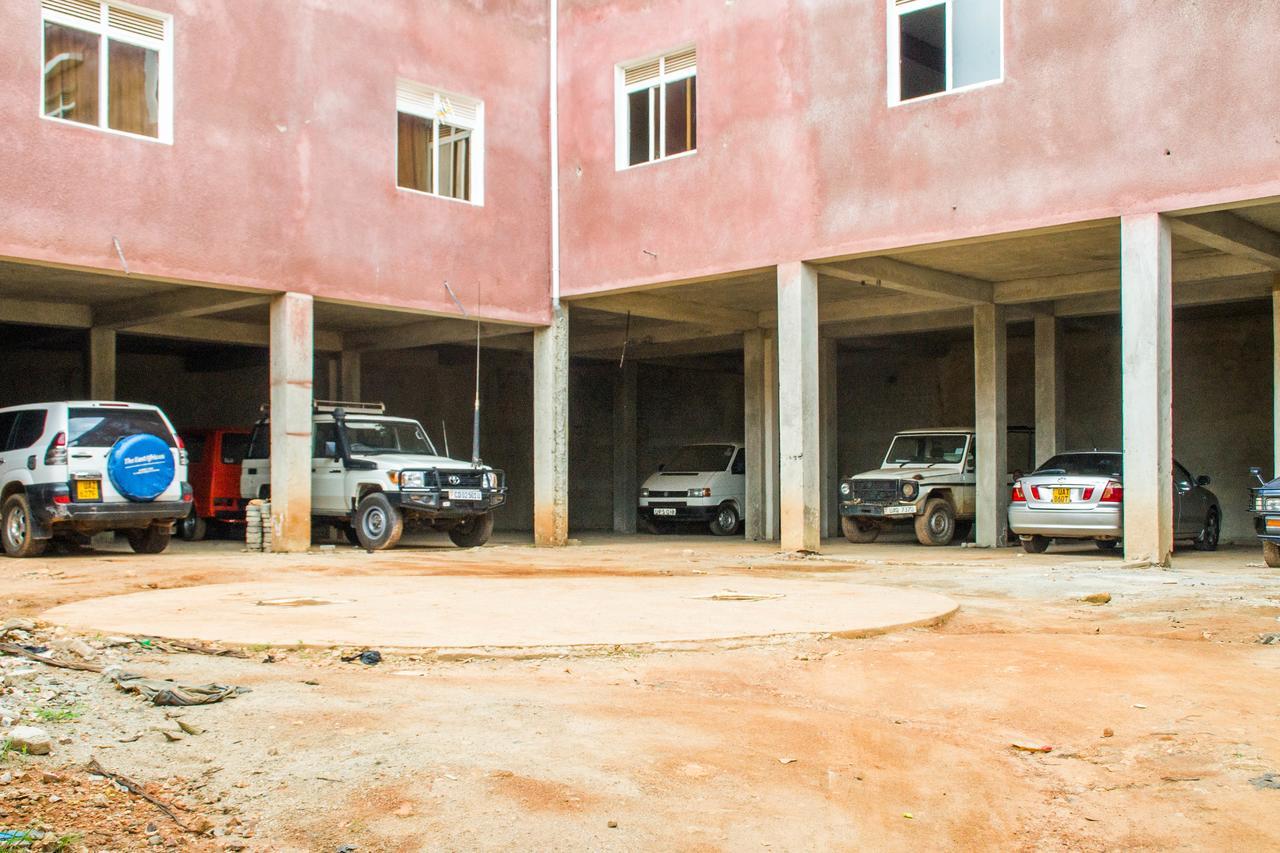 Pelikan Hotel Mbarara ภายนอก รูปภาพ