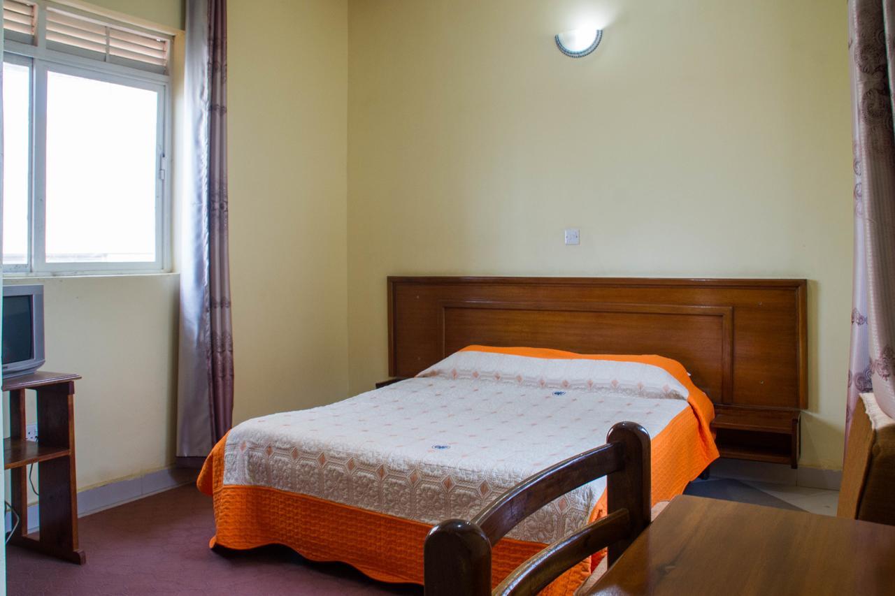 Pelikan Hotel Mbarara ภายนอก รูปภาพ