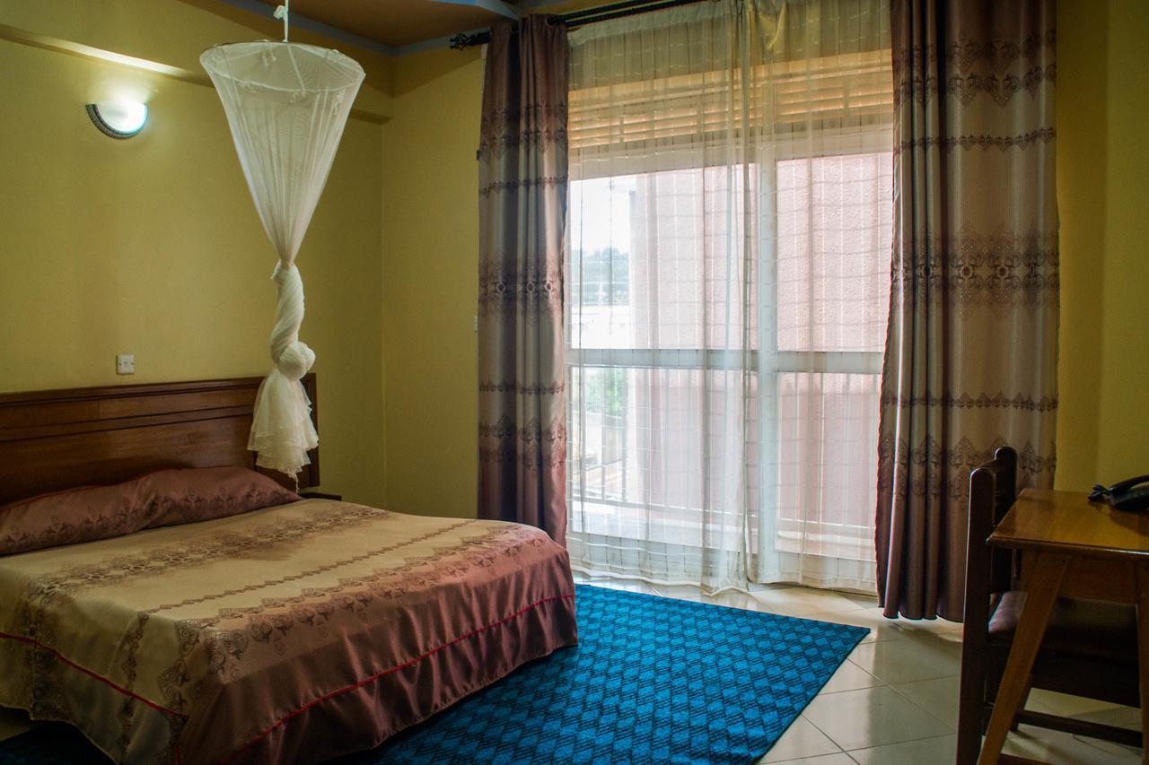 Pelikan Hotel Mbarara ภายนอก รูปภาพ
