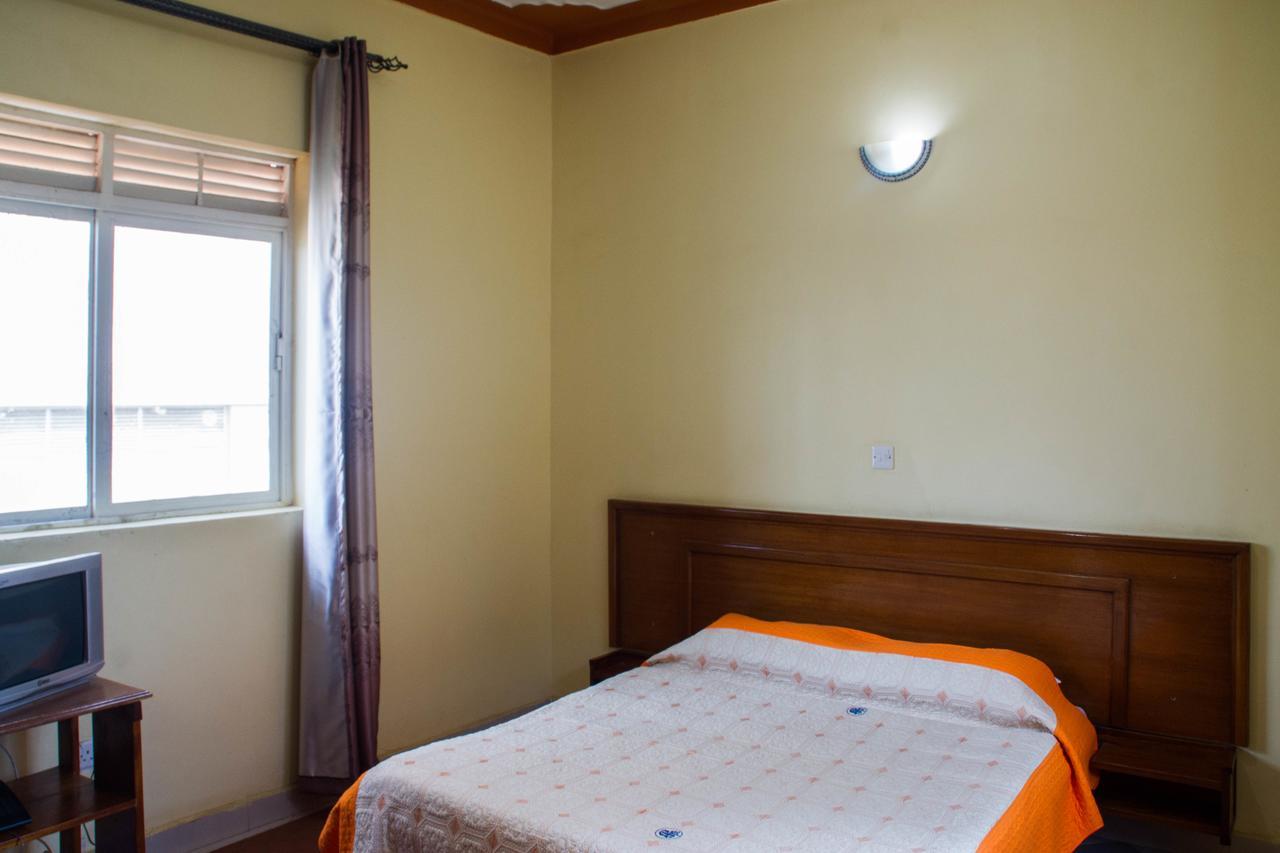 Pelikan Hotel Mbarara ภายนอก รูปภาพ