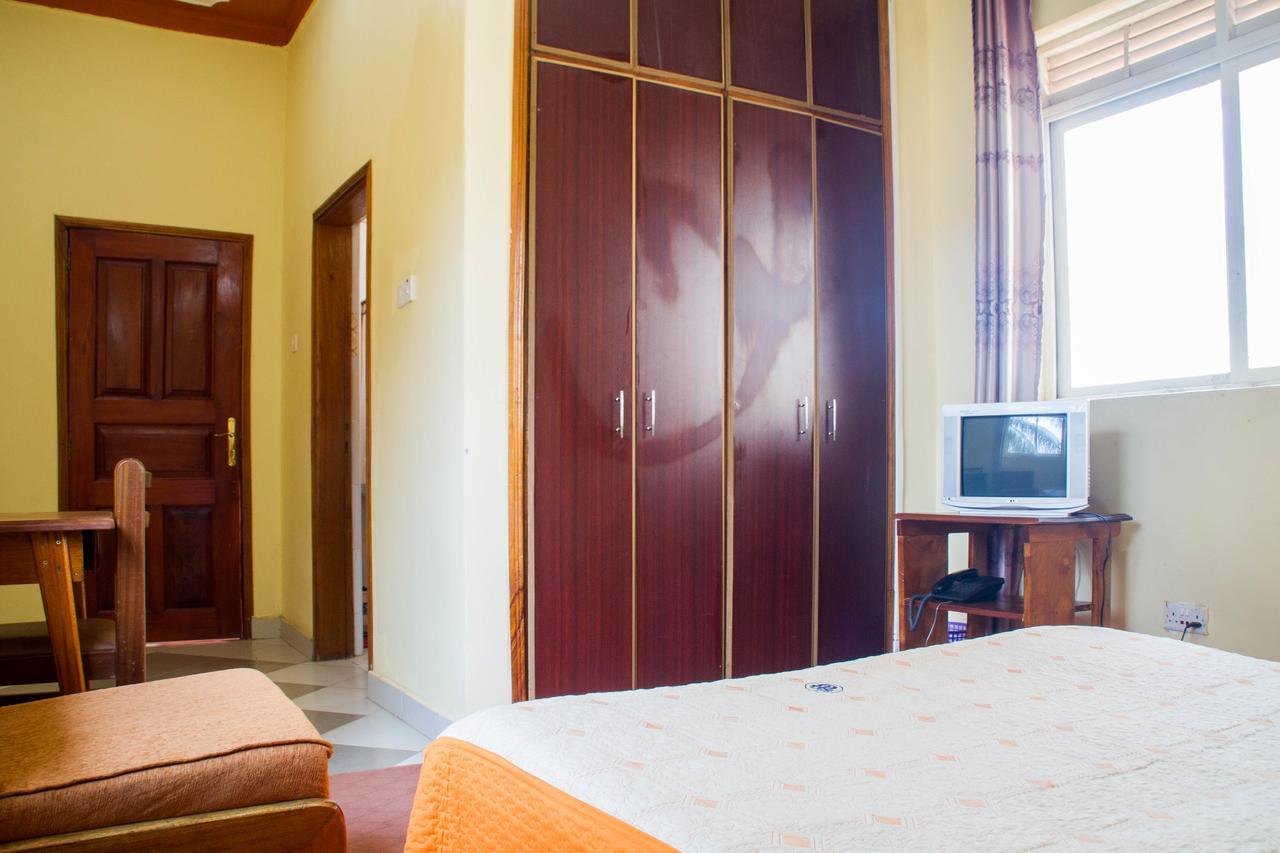 Pelikan Hotel Mbarara ภายนอก รูปภาพ